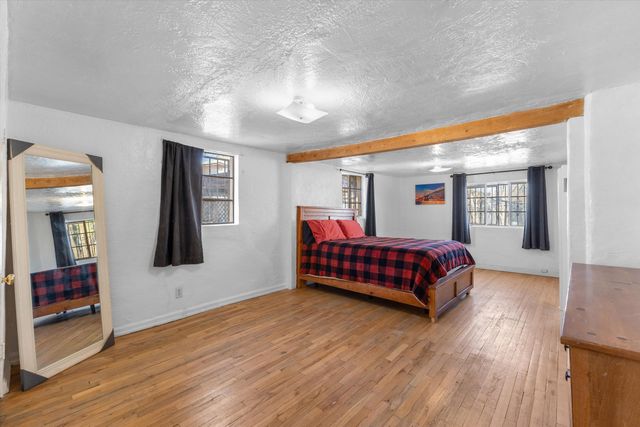 862 Arthur Drive SW, Albuquerque, NM 87105