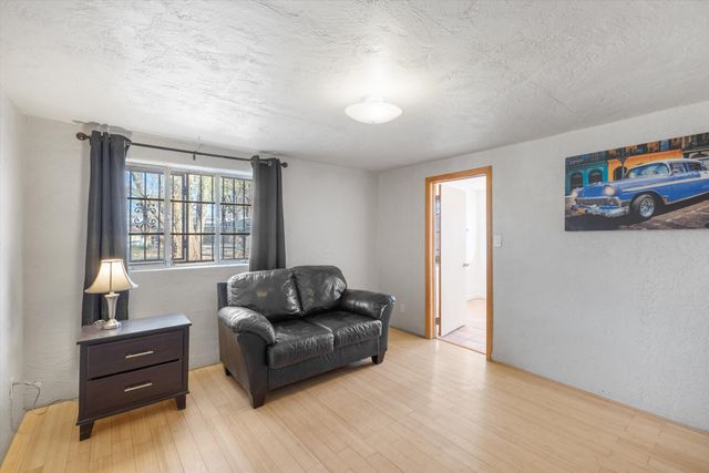 862 Arthur Drive SW, Albuquerque, NM 87105