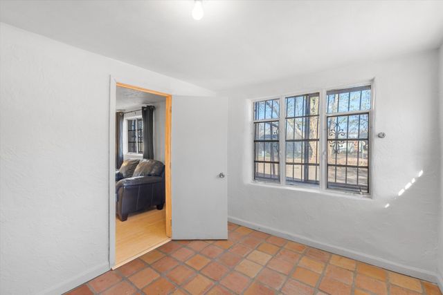 862 Arthur Drive SW, Albuquerque, NM 87105