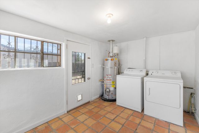 862 Arthur Drive SW, Albuquerque, NM 87105