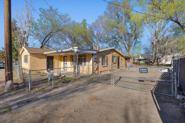 862 Arthur Drive SW, Albuquerque, NM 87105