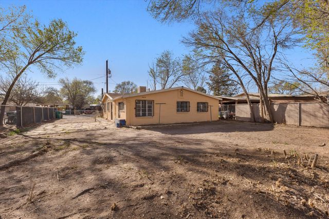 862 Arthur Drive SW, Albuquerque, NM 87105