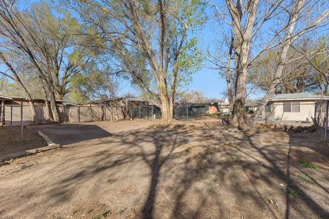 862 Arthur Drive SW, Albuquerque, NM 87105