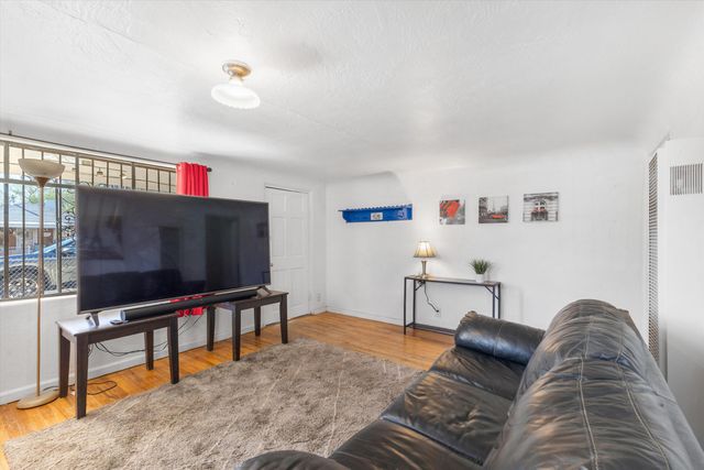 862 Arthur Drive SW, Albuquerque, NM 87105