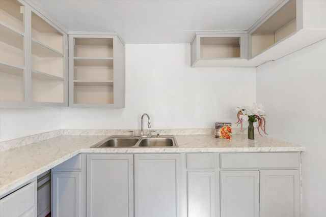 862 Arthur Drive SW, Albuquerque, NM 87105