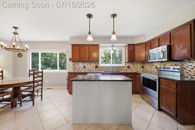 4638 Fox Chase Drive, White Lake Charter Township, MI 48383