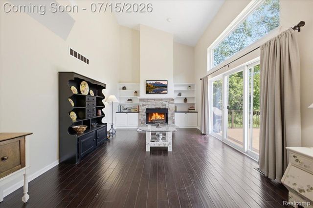 4638 Fox Chase Drive, White Lake Charter Township, MI 48383