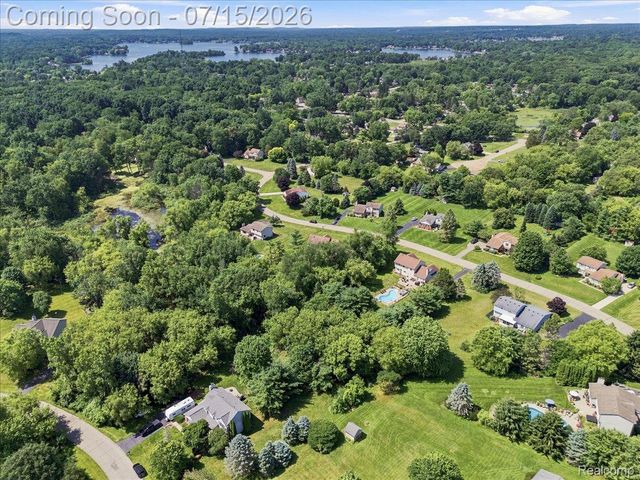 4638 Fox Chase Drive, White Lake Charter Township, MI 48383