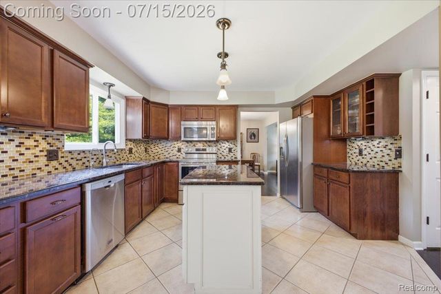 4638 Fox Chase Drive, White Lake Charter Township, MI 48383