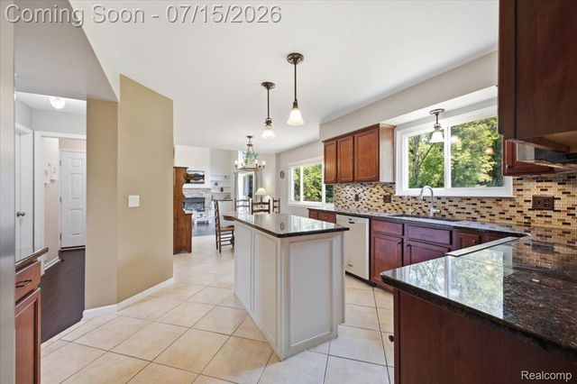 4638 Fox Chase Drive, White Lake Charter Township, MI 48383