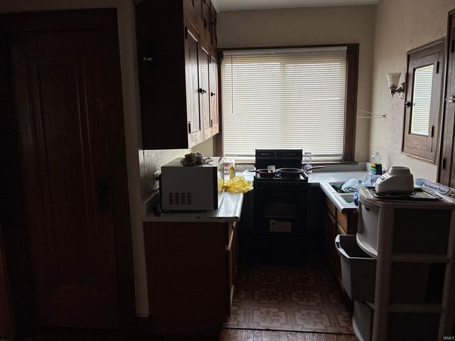 1518 Lincoln Way West, South Bend, IN 46628