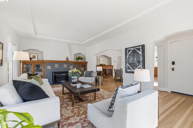 3235 Central Ave, Alameda, CA 94501