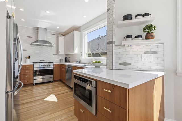 3235 Central Ave, Alameda, CA 94501