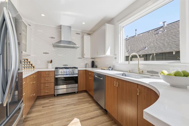 3235 Central Ave, Alameda, CA 94501