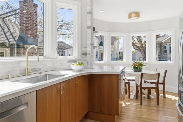 3235 Central Ave, Alameda, CA 94501