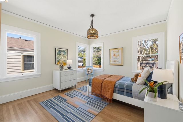 3235 Central Ave, Alameda, CA 94501