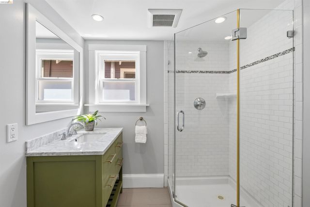 3235 Central Ave, Alameda, CA 94501