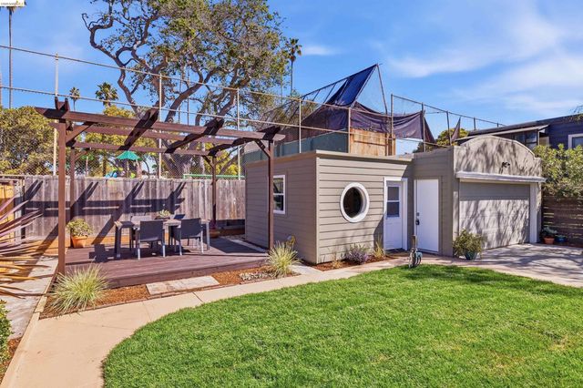 3235 Central Ave, Alameda, CA 94501