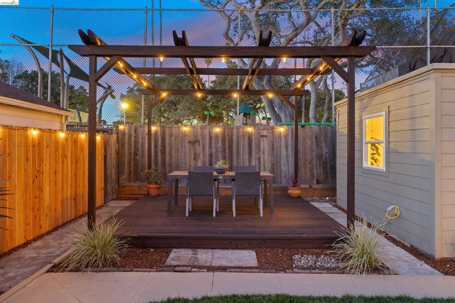 3235 Central Ave, Alameda, CA 94501