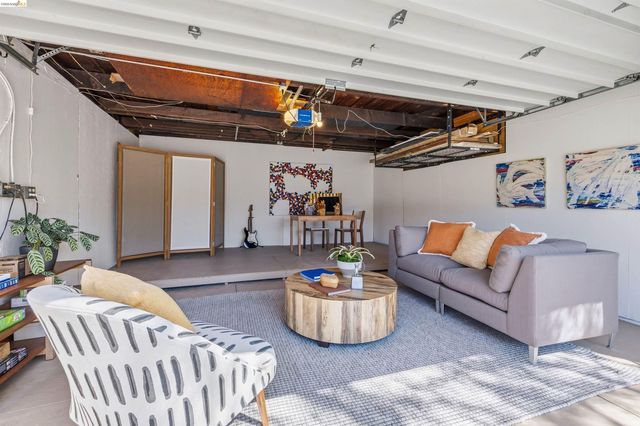 3235 Central Ave, Alameda, CA 94501