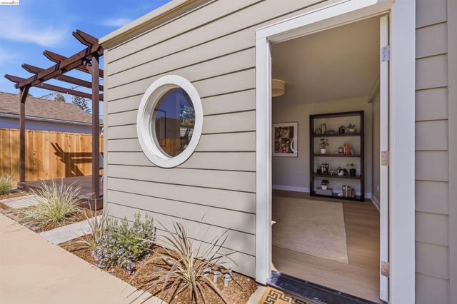 3235 Central Ave, Alameda, CA 94501