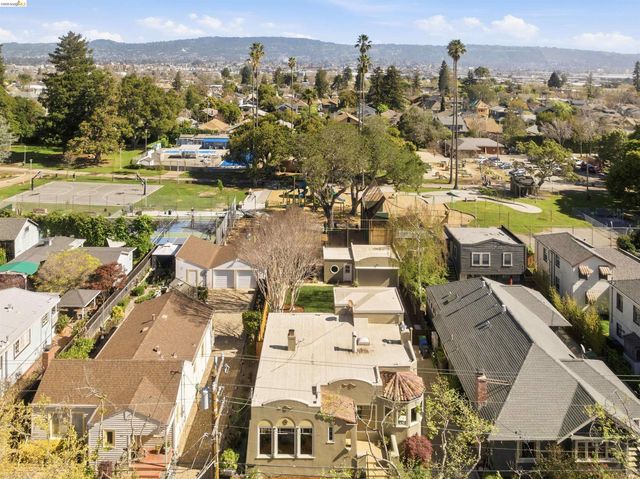 3235 Central Ave, Alameda, CA 94501