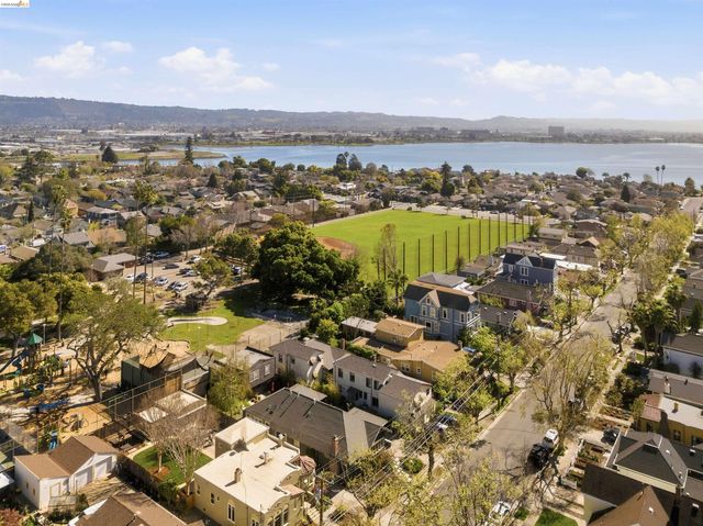 3235 Central Ave, Alameda, CA 94501