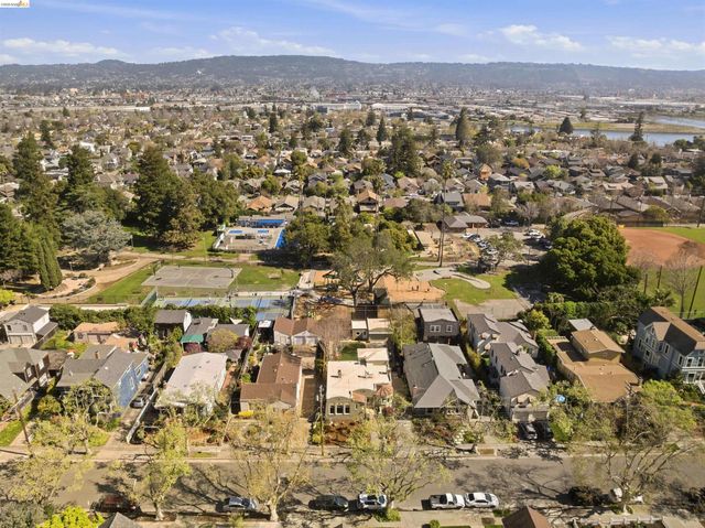 3235 Central Ave, Alameda, CA 94501