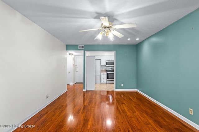 1935 Gardiner Ln G97, Louisville, KY 40205