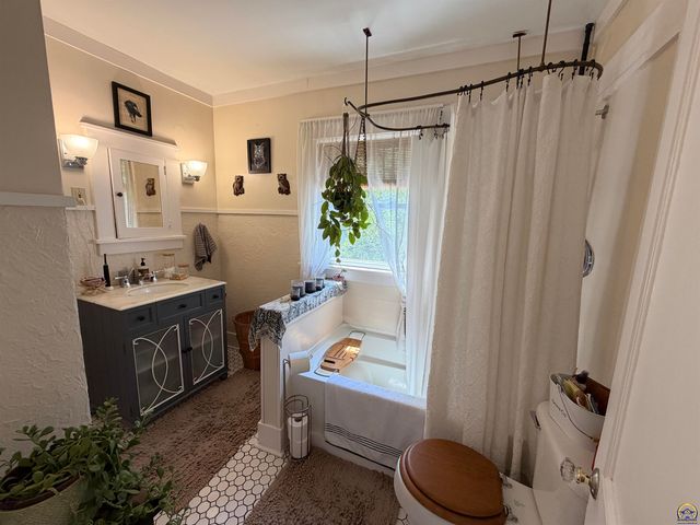 1401 SW 3rd St., Topeka, KS 66606