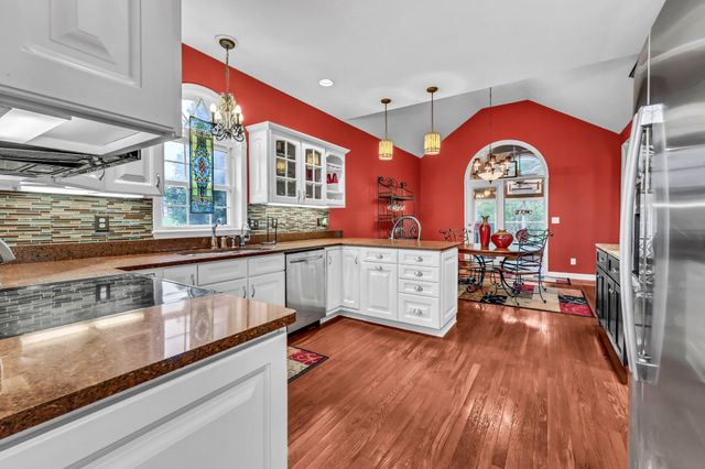 900 McClure Rd, Clarksville, TN 37040