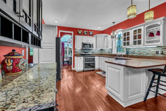 900 McClure Rd, Clarksville, TN 37040