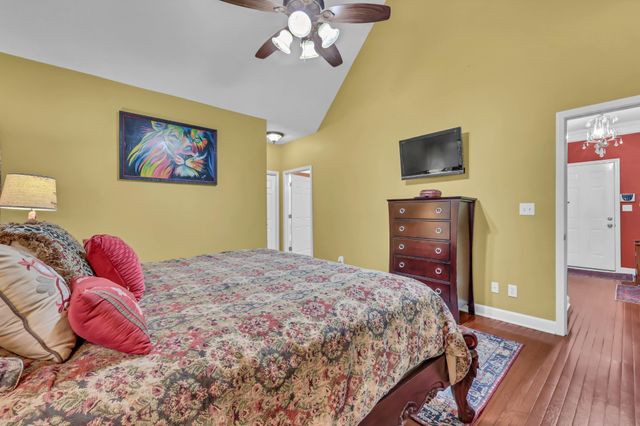 900 McClure Rd, Clarksville, TN 37040