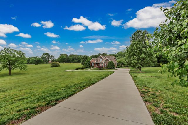 900 McClure Rd, Clarksville, TN 37040