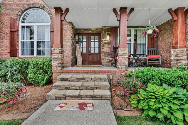 900 McClure Rd, Clarksville, TN 37040