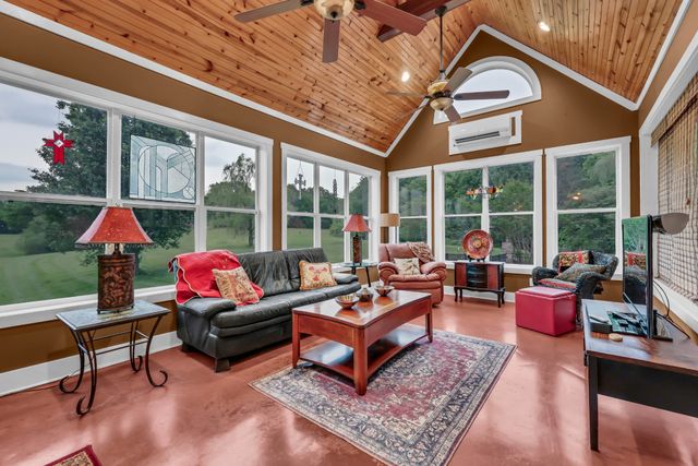 900 McClure Rd, Clarksville, TN 37040