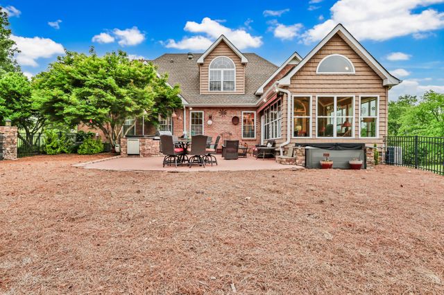 900 McClure Rd, Clarksville, TN 37040