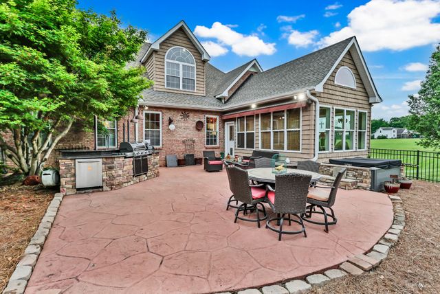 900 McClure Rd, Clarksville, TN 37040