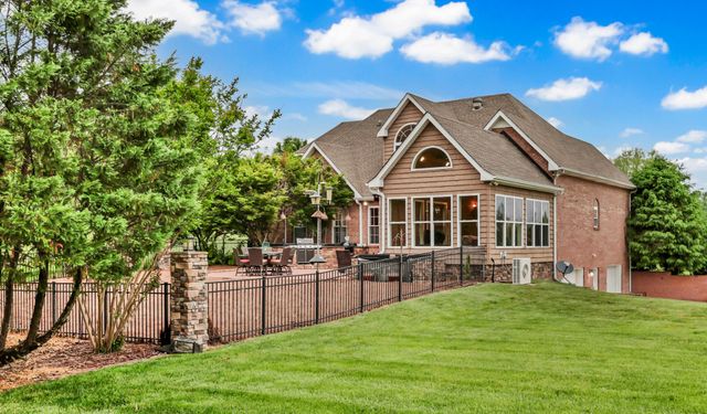 900 McClure Rd, Clarksville, TN 37040