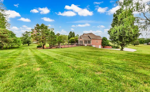 900 McClure Rd, Clarksville, TN 37040