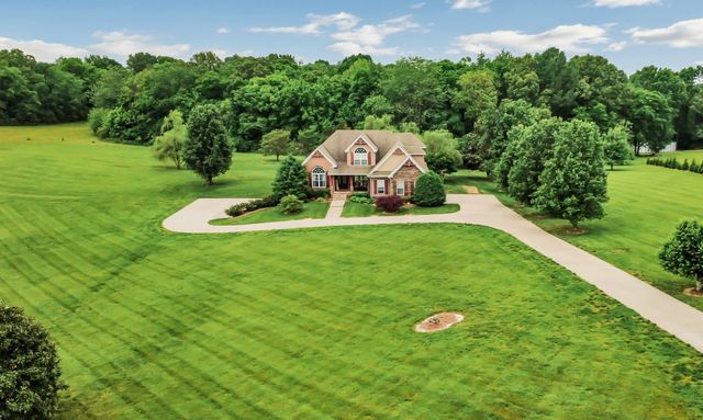 900 McClure Rd, Clarksville, TN 37040