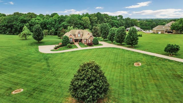 900 McClure Rd, Clarksville, TN 37040