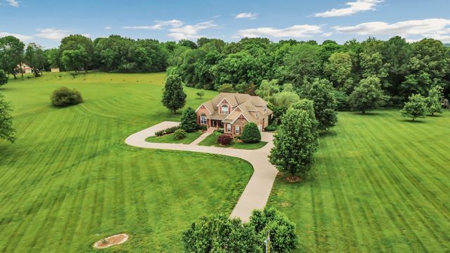 900 McClure Rd, Clarksville, TN 37040
