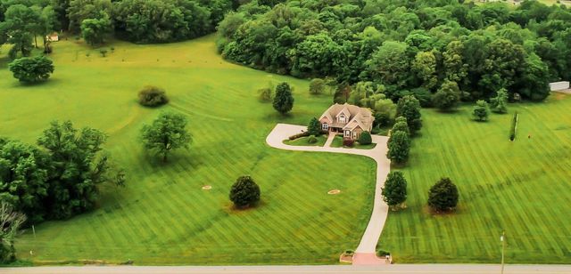 900 McClure Rd, Clarksville, TN 37040