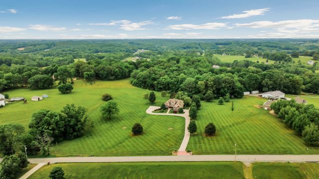 900 McClure Rd, Clarksville, TN 37040