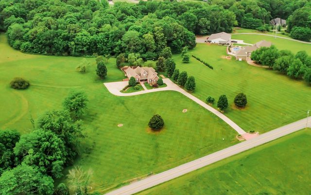 900 McClure Rd, Clarksville, TN 37040