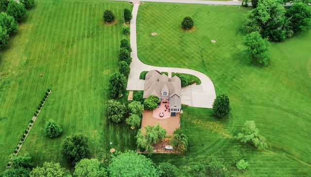 900 McClure Rd, Clarksville, TN 37040