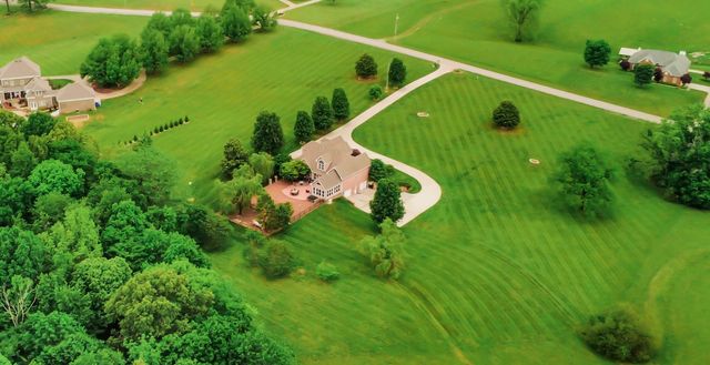 900 McClure Rd, Clarksville, TN 37040