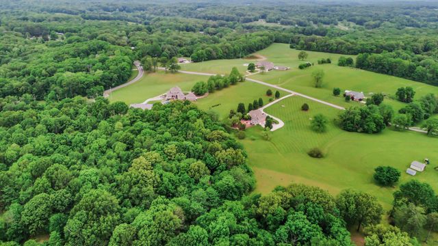 900 McClure Rd, Clarksville, TN 37040