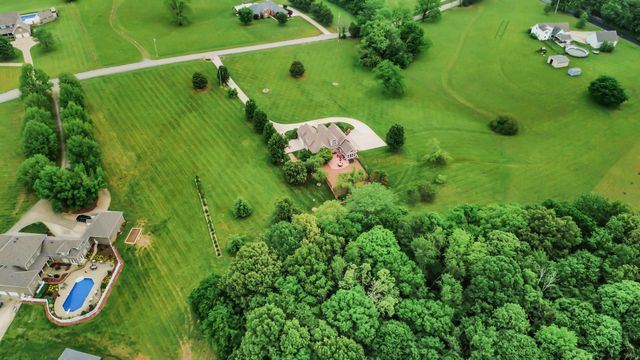 900 McClure Rd, Clarksville, TN 37040